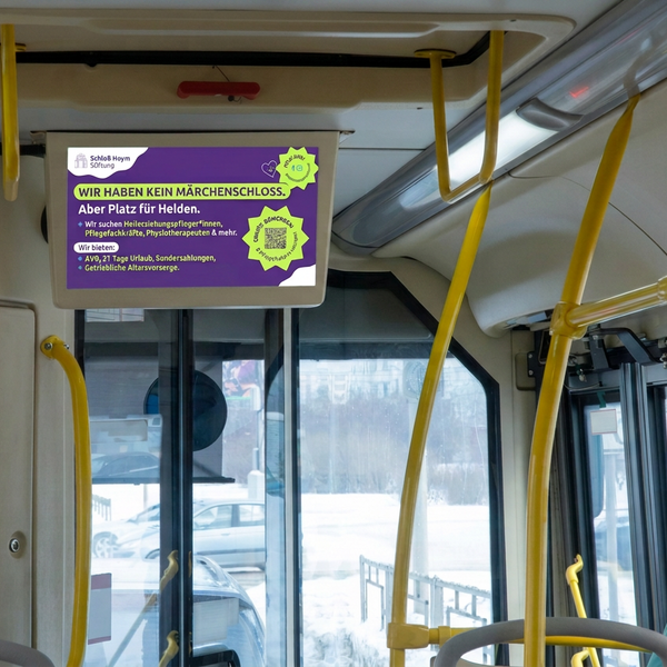 Beispiel einer TV-Stellenanzeige für Schloss Hoym in einem Bus