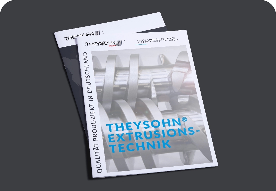 Zwei Broschüren von Theysohn Extrusionstechnik liegen übereinander; die obere zeigt den Schriftzug des