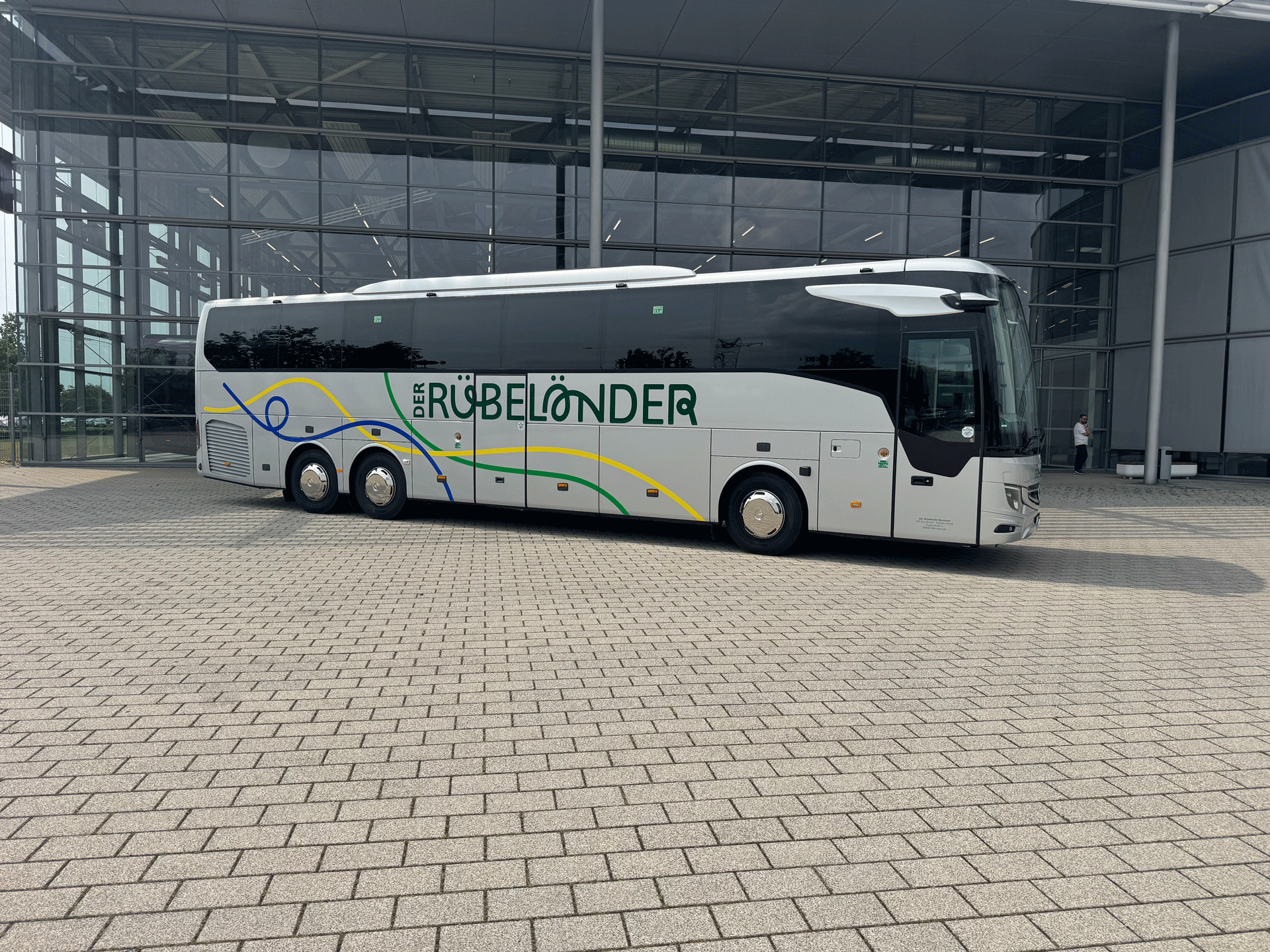 Kundenbeispiel für einen vollverklebten Bus von "Der Rübeländer"